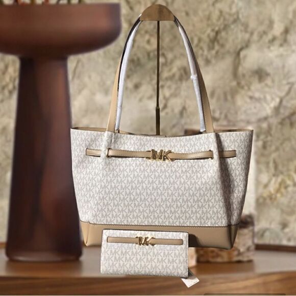 MICHAEL KORS SIGNATURE TOTE LAPTOP COLOR BLOCK AND WALLET SET - Picture 5 of 12